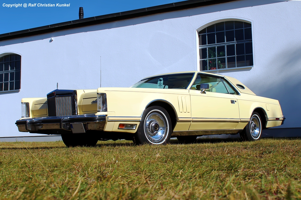 1978er Lincoln Continental Mark V 2dr Hardtop Coupe - USA - fotografiert am 03.10.2012 zum Oldtimer-Treffen in Wnsdorf - Copyright @ Ralf Christian Kunkel 

