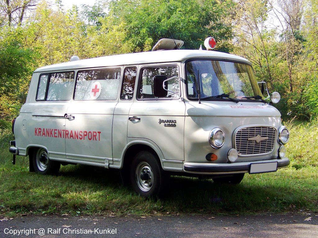 Barkas B 1000 KTW Krankentransportwagen des Deutschen Roten Kreuzes der DDR - IFA - fotografiert am 03.10.2011 zum Oldtimer-Treffen in Wnsdorf - Copyright @ Ralf Christian Kunkel 
