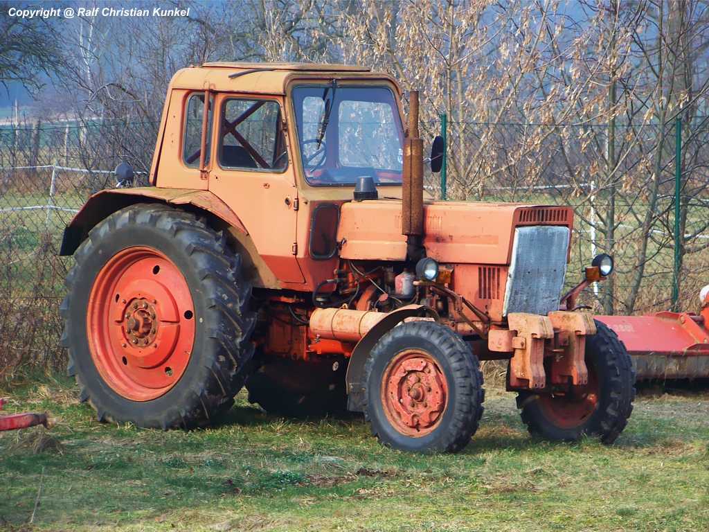 Belarus MTZ-80 (= MTS-80) - Traktor, Schlepper - Hersteller: Minsker Traktorenwerk, Weirussland - fotografiert am 29.01.2012 im Land Brandenburg - Copyright @ Ralf Christian Kunkel 
