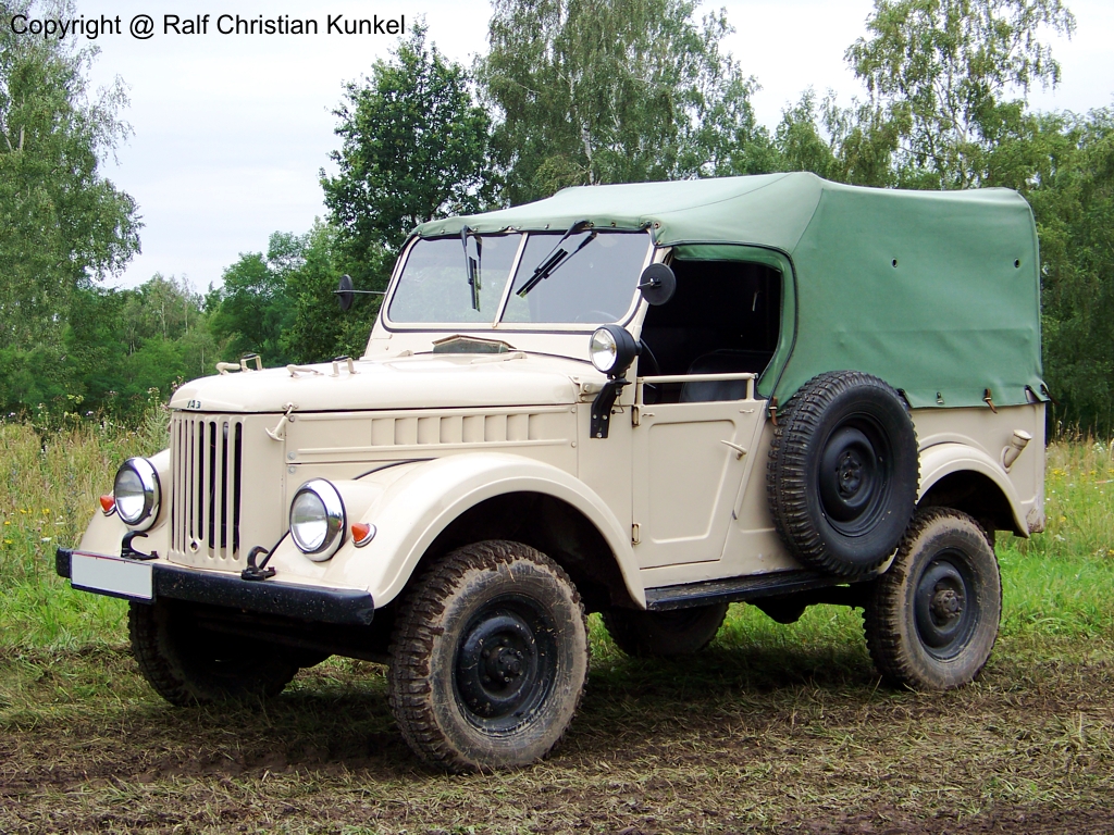 GAZ-69 (GAZ-69 M) - sowjetischer Kbelwagen, Gelndewagen, SUV - fotografiert am 07.08.2010 zum Militrtreffen im Zeithainer Lustlager - Copyright @ Ralf Christian Kunkel 
