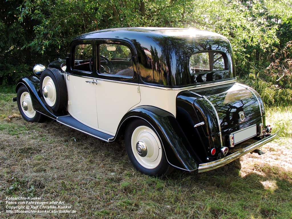Stoewer Greif V8 Limousine 4-trig - Bauzeit 1934-1937 - Deutschland - fotografiert am 09.06.2007 zur 15. Spreewald Kfz.-Veteranenrallye - Copyright @ Ralf Christian Kunkel
