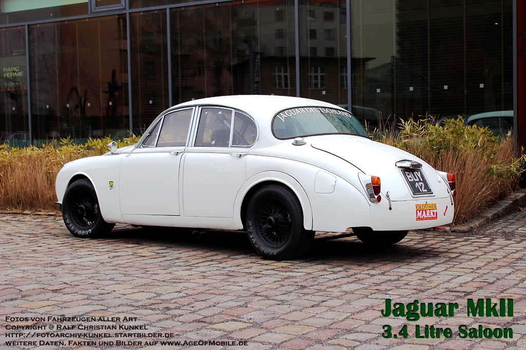 Jaguar MKII 3.4 Litre Saloon - United Kingdom, UK - fotografiert im Classic Remise Berlin am 08. Mrz 2013 - Copyright @ Ralf Christian Kunkel - http://fotoarchiv-kunkel.startbilder.de - auerdem DER Autokatalog auf http://www.ageofmobile.de 