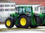 John Deere 7530 Premium - Traktor, Schlepper - fotografiert am 09.01.2011 im Land Brandenburg - Copyright @ Ralf Christian Kunkel    