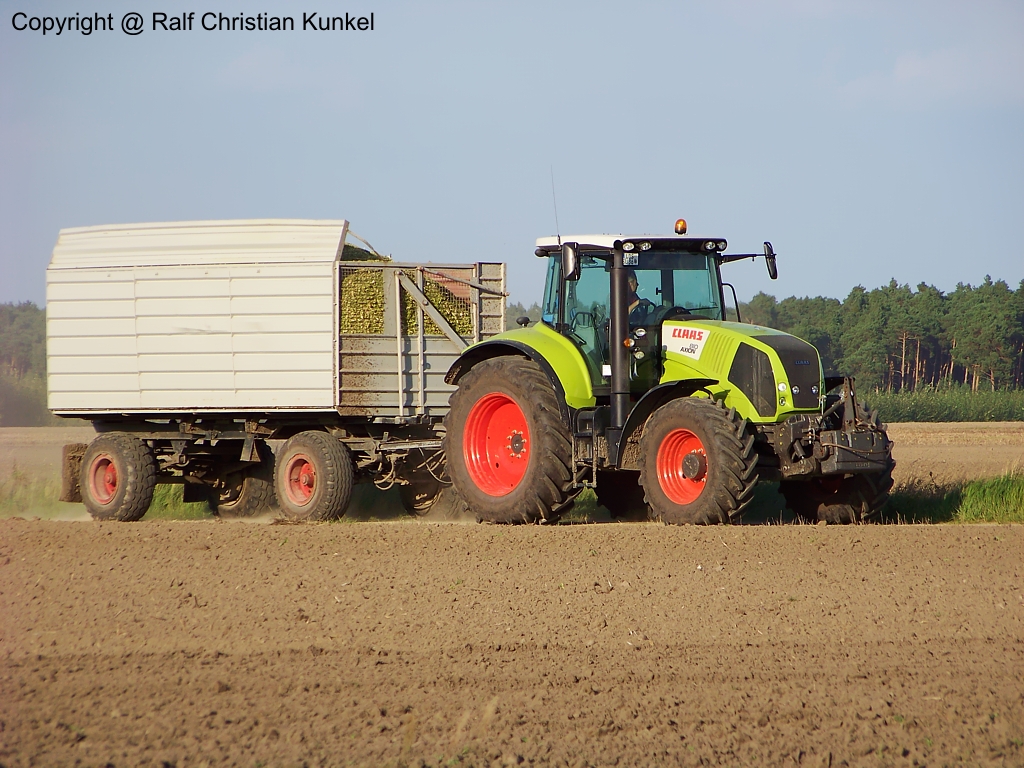 CLAAS Axion 810 - Traktor, Schlepper - fotografiert am 24.09.2011 im Land Brandenburg - Copyright @ Ralf Christian Kunkel