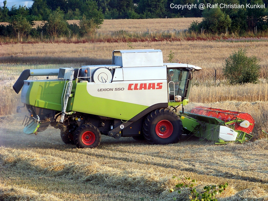 Claas Lexion 550 Mit Schneidwerk Claas V 750 Vario M hdrescher Bei Claas Lexion 550 Mit Schneidwerk Claas V 750 Vario M hdrescher Bei