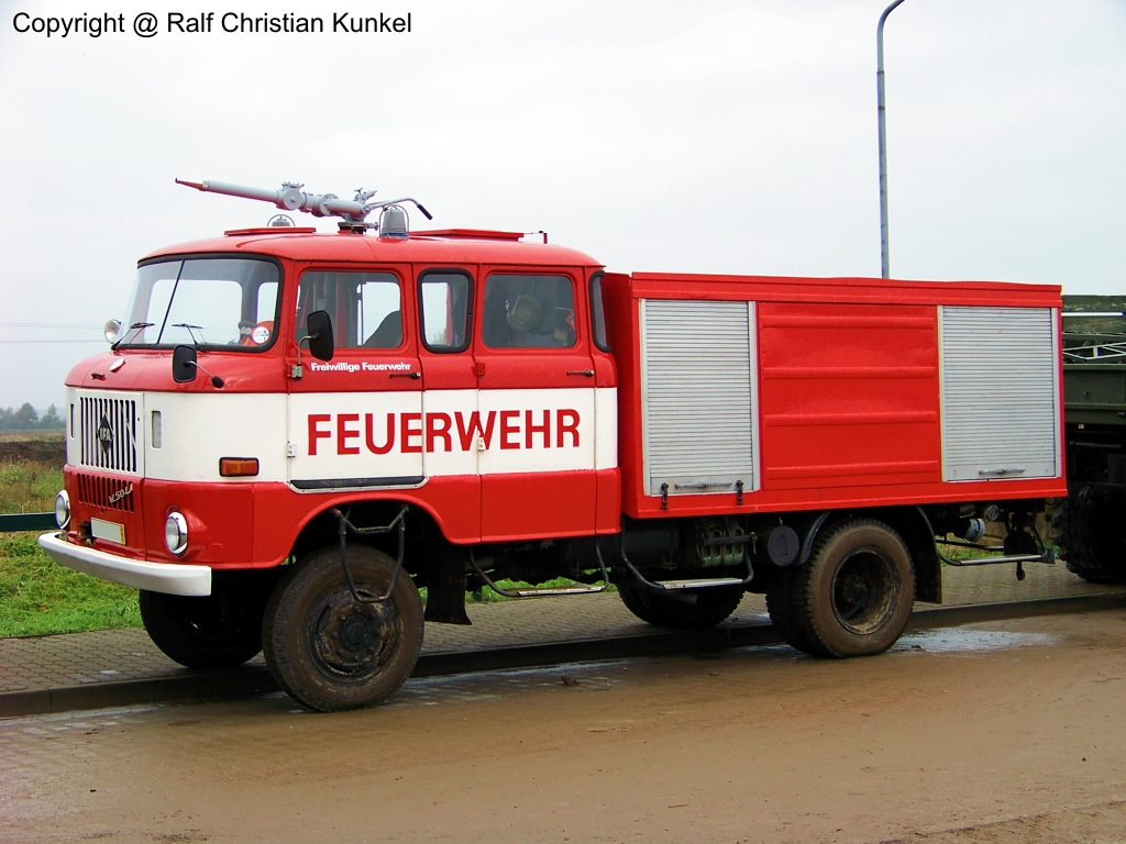 IFA W 50 LA/TLF 16 GMK - Tanklschfahrzeug mit Ganzmetallkoffer - Feuerwehr, DDR - fotografiert am 10.09.2011 zum Tatra-Treffen in Seehausen - Copyright @ Ralf Christian Kunkel 
