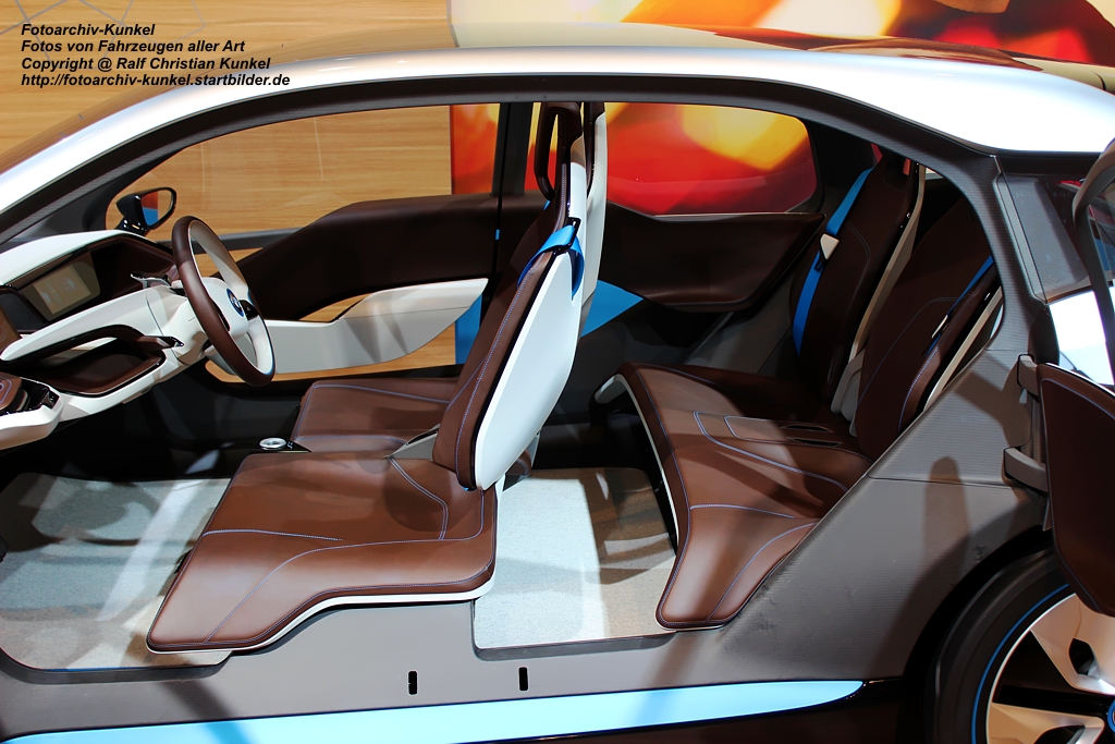 Innenraum des BMW i3 Concept - Der i3 ist das Concept eines Elektroautos und entsprang dem Projekt MCV (Megacity Vehicle), einer Zusammenarbeit zwischen BMW und SGL Carbon.
Das Fahrzeug soll als Vorstufe fr eine Groserie an Elektromobilen stehen, die von Lithium-Ionen-Akkus angetrieben werden. Auerdem soll die Karosserie zur Gewichtsreduzierung aus Kunststoff CFK bestehen und auf einem Leichtmetallrahmen aufgesetzt werden. Der BMW i3 besitzt keine B-Sule und gegenlufig ffnende Tren. - Hersteller: BMW, Deutschland - fotografiert am 06.06.2012 zur Automobil International (AMI) in den Messehallen Leipzig - Copyright @ Ralf Christian Kunkel 


