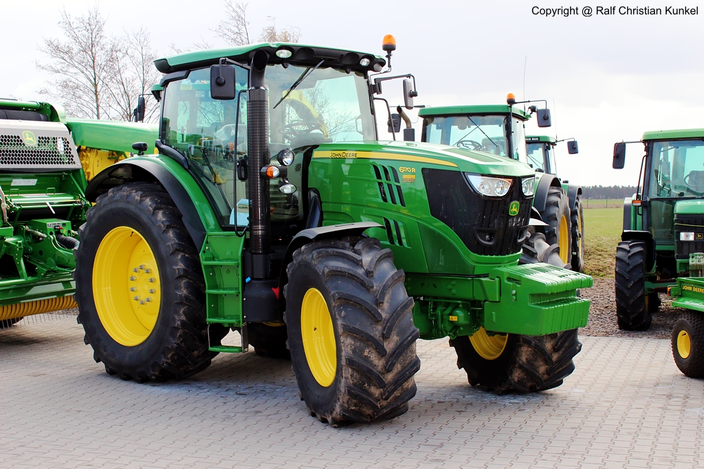 John Deere 6170 R - Traktor, Schlepper - fotografiert am 01.04.2012 im Land Brandenburg - Copyright @ Ralf Christian Kunkel 

