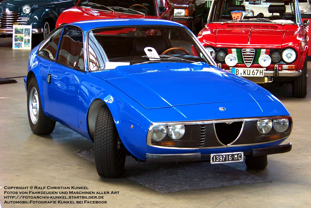 Alfa Romeo Junior Z Zagato GT 1300 (Typ 105.93) - Coupé mit 2 Türen, blau - Bauzeit: 1969 bis 1972 - Stückzahl: 1108 - Italien - fotografiert am 12.06.2011 zur Oldtimer Show in Paaren Glien - Copyright @ Ralf Christian Kunkel (E-Mail-Kontakt: ralf.kunkel[at]gmx.net; bitte das [at] durch @ ersetzen)- http://fotoarchiv-kunkel.startbilder.de - Automobil-Fotografie Kunkel auch auf Facebook https://www.facebook.com/AutomobilFotografieKunkel 