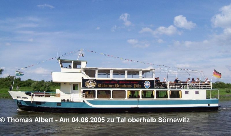 Name:  STADT RIESA  , ex  DRACHENBURG  - 1996 , ex  GOLDST�CK  (I) / Baujahr: 1916-1918 (Umbau 1975) / Bauwerft: ? in ? / Flagge: Deutschland / L�nge: 24,74 m / Breite: 5,18 m / Tiefgang: 0,95 / 176 Passagiere (120 Sitzpl�tze) / Antrieb: 6 Zyl.-Volvo-Diesel (VOLVO PENTA D 7ATA) mit 234 PS (172 kW) / Eigner ~ Betreiber: Frank O.Mantel aus Passau ~ Elbe-Events-Riesa GmbH (ex  Stadt Riesa -Elbefahrten GmbH Steffen Zeuner , ex Bungarz in K�nigswinter bis 1996 , ex Nordmann in Ochtendung an der Mosel / Heimathafen: Riesa (K�nigswinter bis 1996) / Fahrtgebiet: Elbe (Rhein bis 1996 , Mosel bis ?) / Schiffs- oder Registriernummer: ? / Bemerkung: Das Schiff wurde urspr�nglich als Rheinf�hre erbaut. 1975 erfolgte in Hannover der Umbau zum Fahrgastschiff. 1996 Umbau bei der Placke-Werft in Aken und bei Schiffsbetriebstechnik in Riesa. 2002 vollst�ndiger Umbau in Tschechien.
