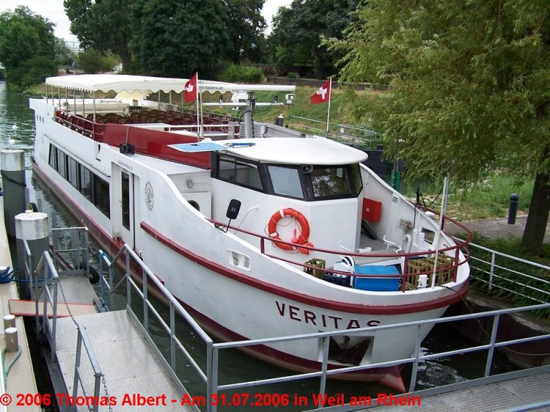 Name:  VERITAS  / Baujahr: 2000 / Bauwerft: ? in Maastricht (Niederlande) / Flagge: Deutschland / L�nge: 23,66 m / Breite: 4,90 m / Tiefgang: 0,60 m / 75 Passagiere / Antrieb: 2 x Deutz-Diesel mit je 166 PS / Eigner ~ Betreiber: Axel und Sigrid Borchert , ex EURO-NAUTIK Tours & Charters in Weil am Rhein bis 2008 / Heimathafen: Malchin (Weil bis 2008) / Fahrtgebiet: Peene und Kummerower See (ex Rhein bis 2008) / Schiffs- oder Registriernummer: ? / Bemerkung: Am 05.04.2008 erfolgte die offizielle Indienststellung am neuen Einsatzort Malchin.