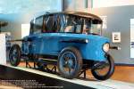 Rumpler Tropfenwagen (der Name kommt von der Ähnlichkeit des Fahrzeugs zu einem fallenden Wassertropfen) - Baujahr 1923 - unter Edmund Rumpler entstand dieser aerodynamisch gestaltete