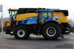 t-8360/242743/new-holland-t-8360---traktor New Holland T 8.360 - Traktor, Schlepper - fotografiert am 20.12.2012 im Land Brandenburg - Copyright @ Ralf Christian Kunkel 

