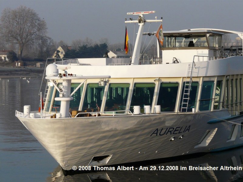 Weitere Fotos:  AURELIA  (2006) - Bugansicht von Backbord