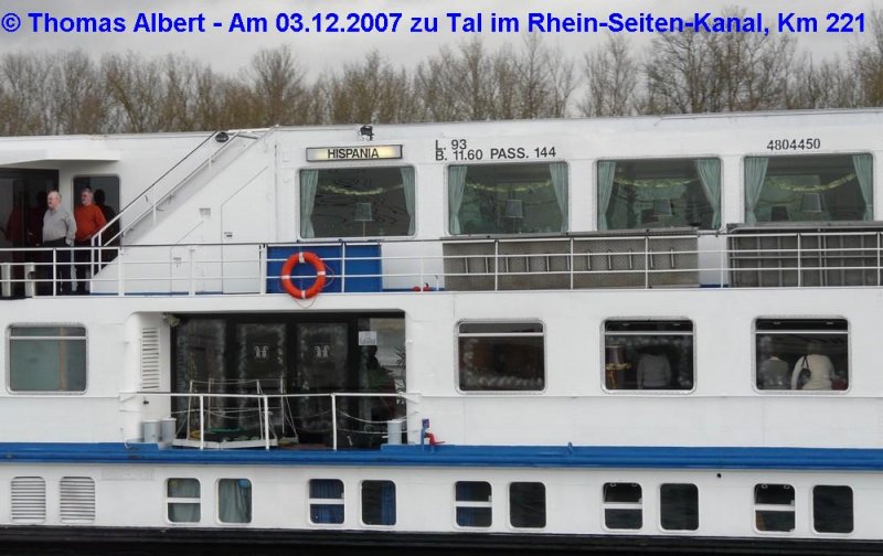 Weitere Fotos:  HISPANIA  (1961) - Seitenansicht Mittelschiff mit L�nge, Breite und Passagierzahl