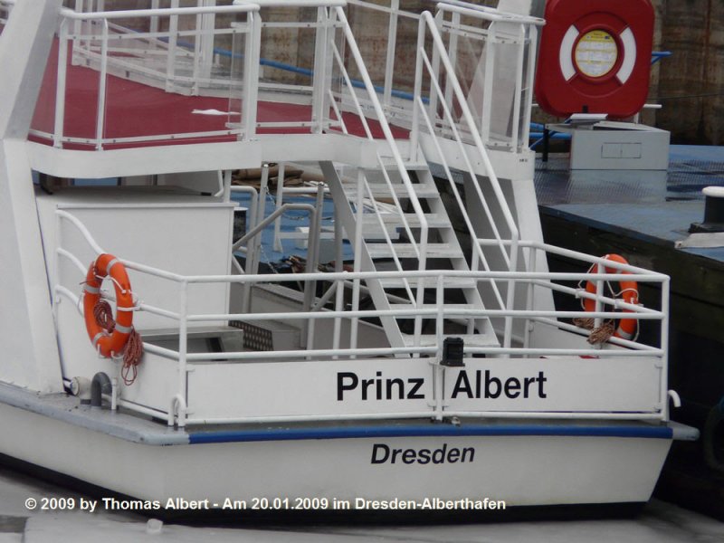 Weitere Fotos:  PRINZ ALBERT  (1964) - Heckansicht mit Heimathafen Dresden (zuletzt war das Schiff in Bad Zwischenahn beheimatet und urspr�nglich in Berlin)